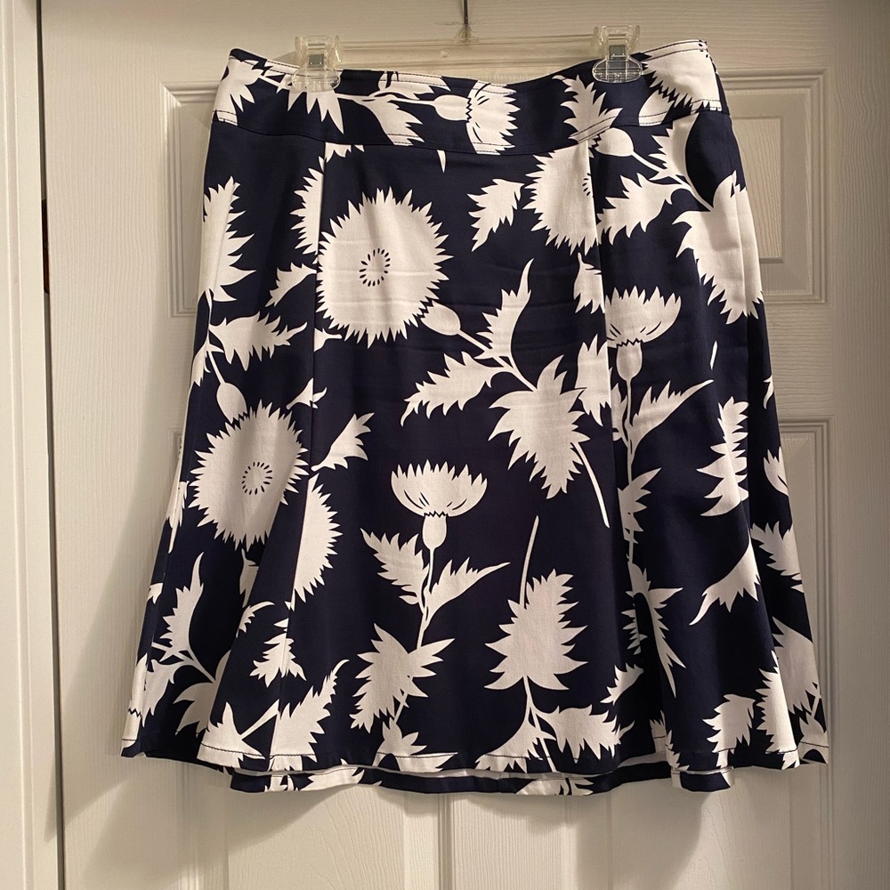 EUC Isaac Mizrahi Blue & White Skirt.